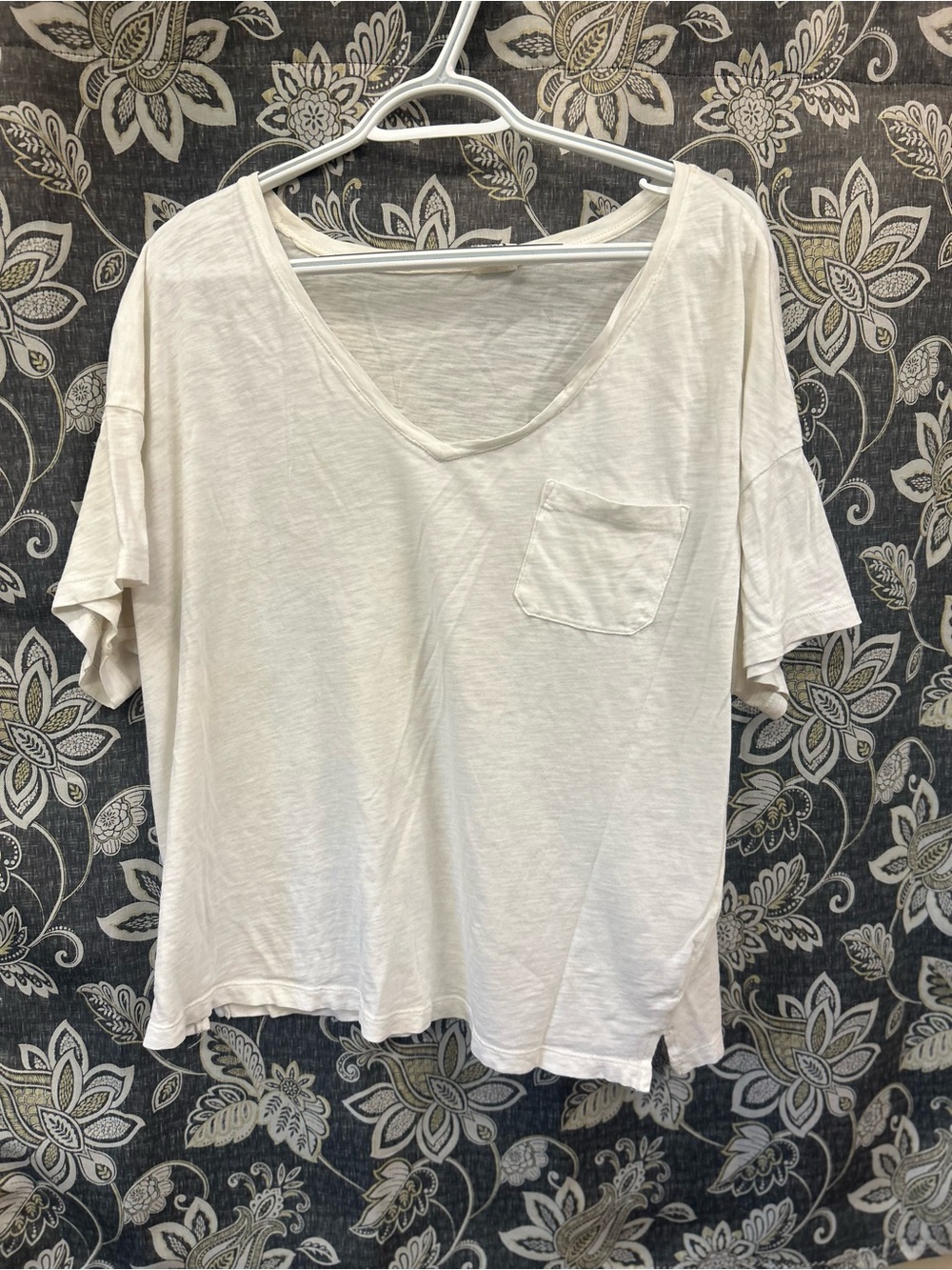 Relaxed Pocket V-Neck Women's Top — Ivory white size Large